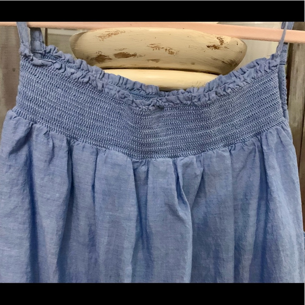 Old Navy Smocked Chambray Tank Top L NWOT - Picture 2 of 4
